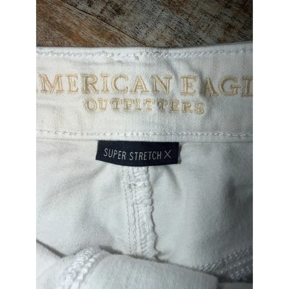 American Eagle White Distressed Denim Mid Rise Short Shorts Size 8 Frayed Hem